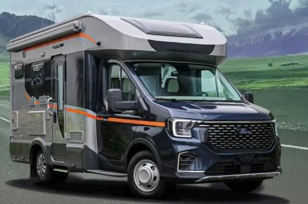 牛股堂 福特T8改装豪华房车，52.8万性价比逆天，成都展能开回家？